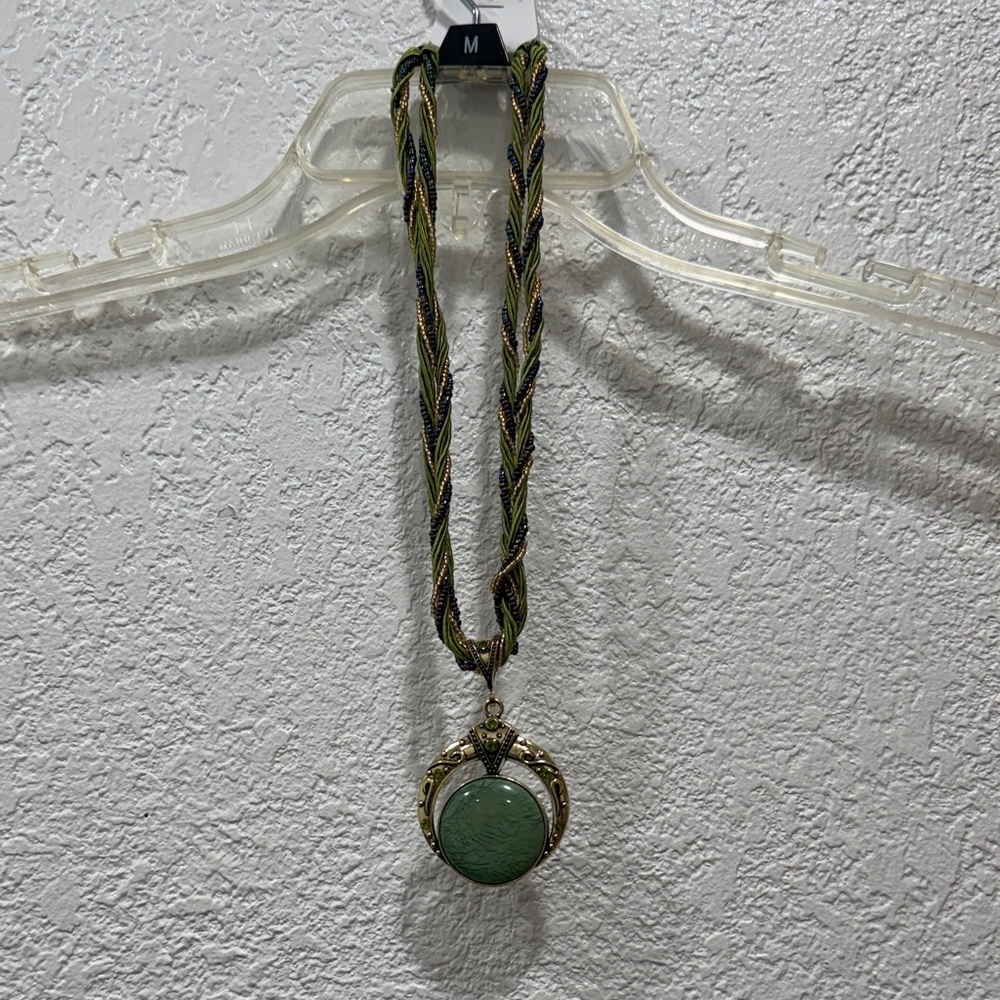 Elegant Green Seed-Bead/Ribbon Pendant Necklace